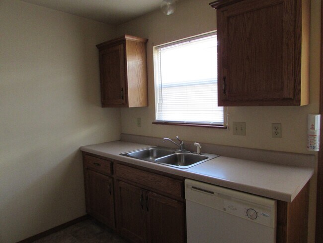 Building Photo - 20355 Skyview Dr