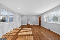 Building Photo - 109 W Park Blvd