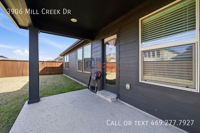 Building Photo - 3906 Ml Crk Dr