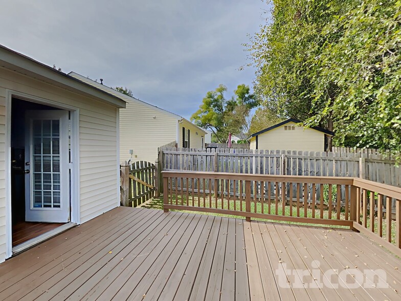 Building Photo - 2013 Kansas City Dr