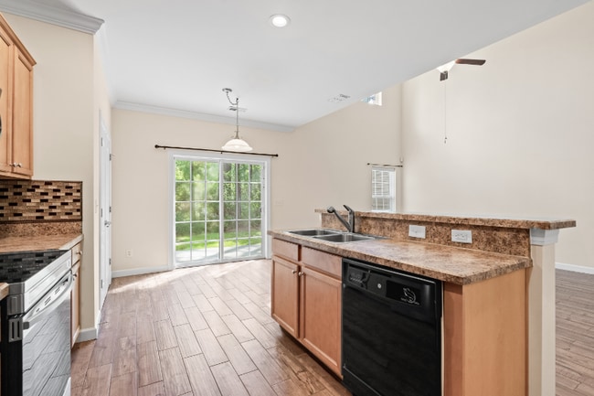 Building Photo - 1020 Fairway Ln