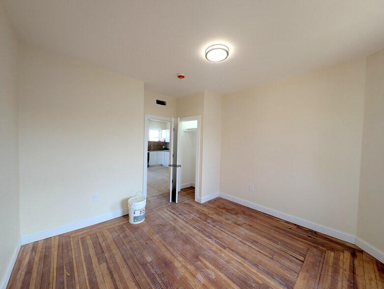 Building Photo - 7 Lowell Cir