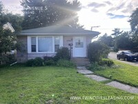 Building Photo - 3 Bed 1 Bath Single Family Home W/ Fenced ...