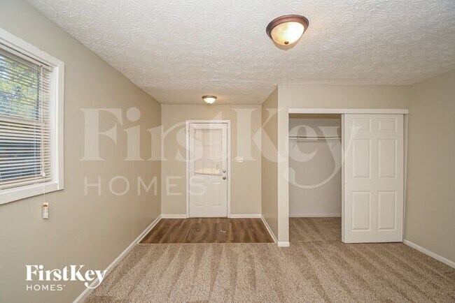 Building Photo - 4601 N Richardt Ave