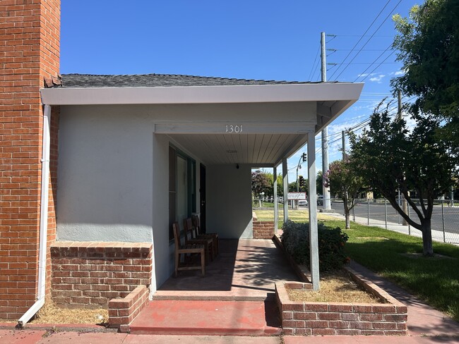 Building Photo - 1301 Higbee Dr