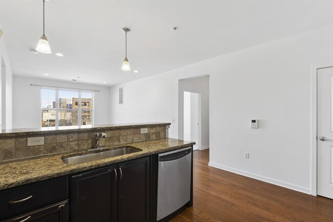 Building Photo - 443 2nd St