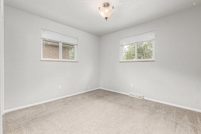 Building Photo - Lovely Two Bed one bath in Arvada for rent