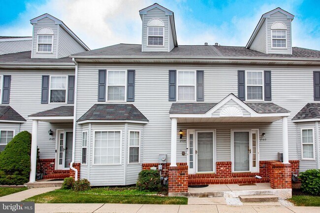 Building Photo - 2104 Harrison Ct