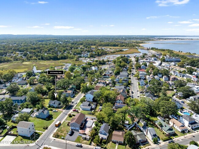 Building Photo - 212 Seeley Ave