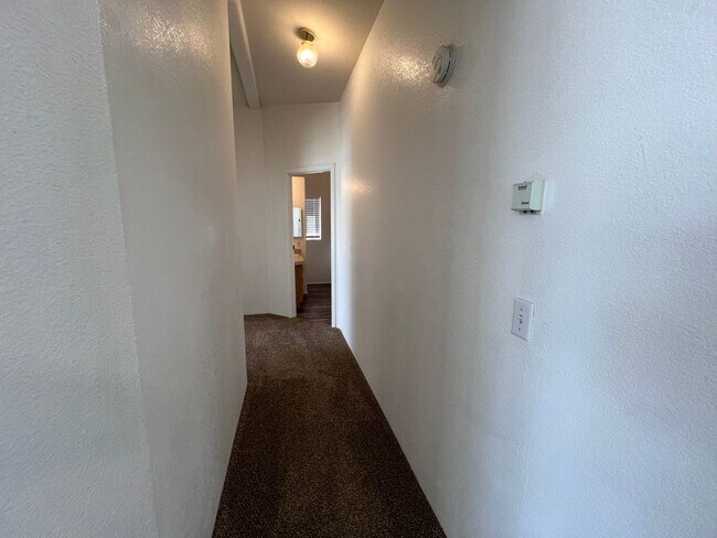 Building Photo - **Move-in Discount** 3 bedroom, 2 bathroom house with large office