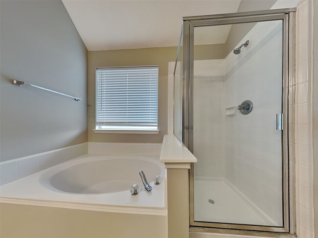 Building Photo - 9003 Cypress Square Dr