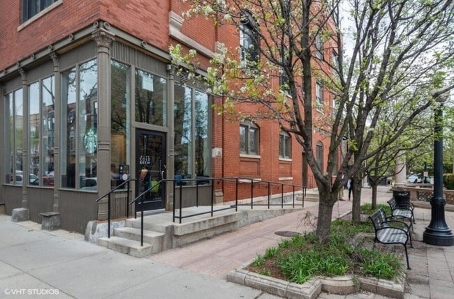 Building Photo - 1422 W Taylor St