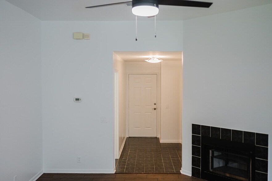 Building Photo - 810 Faircrest Dr