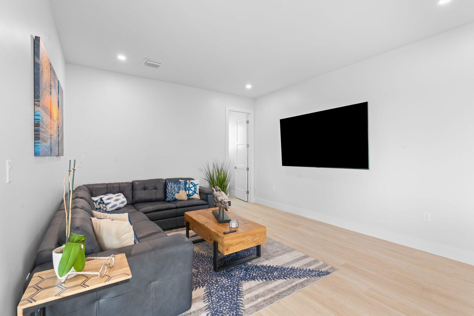 Building Photo - 83 Pescayo Ave