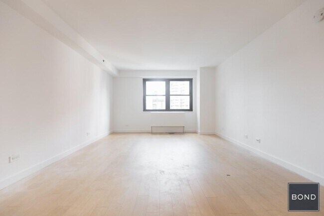 Building Photo - 222 E 39th St