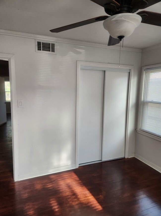 Building Photo - 417 Woodlawn Dr