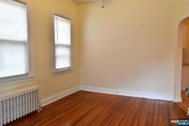 Building Photo - 139 Ray St