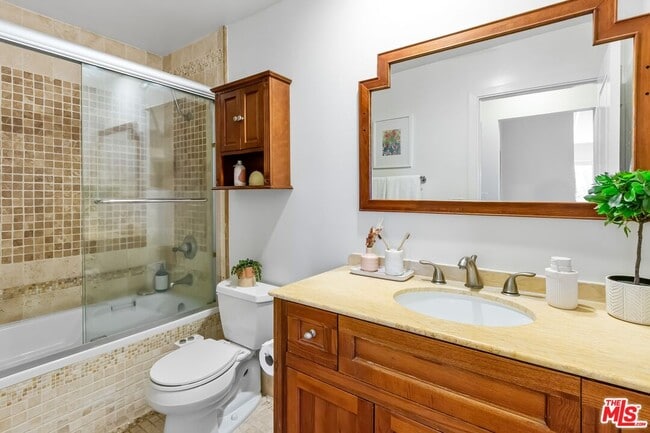 Building Photo - 1154 S Barrington Ave