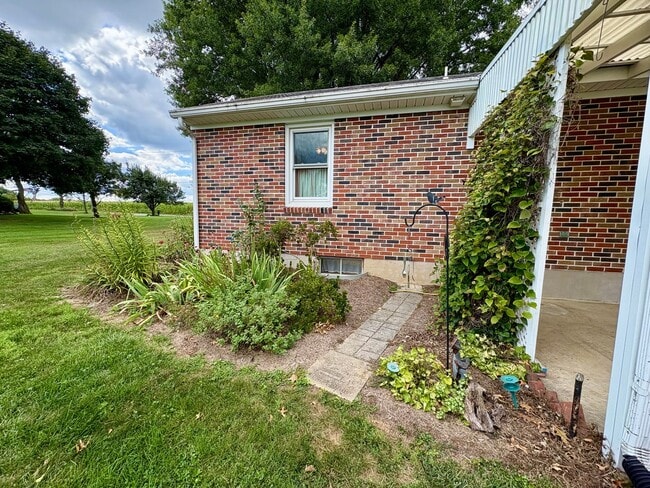 Building Photo - 3 Bedroom 2 Bathroom in Annville w/Huge Ga...