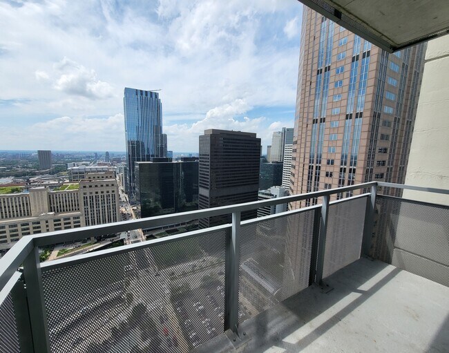 Building Photo - 235 W Van Buren St