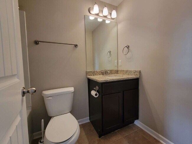 Building Photo - 2 Bedroom Townhome in Goodletsville