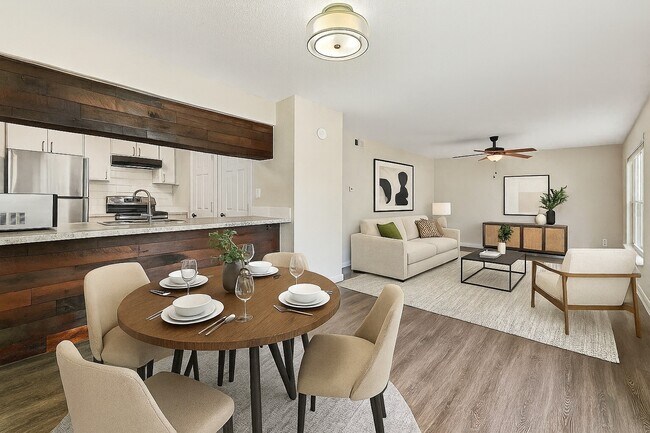 Building Photo - 5005 Manor Rd