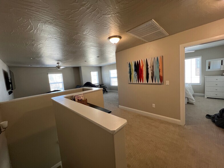 Building Photo - 1911 E Fiesta Ln