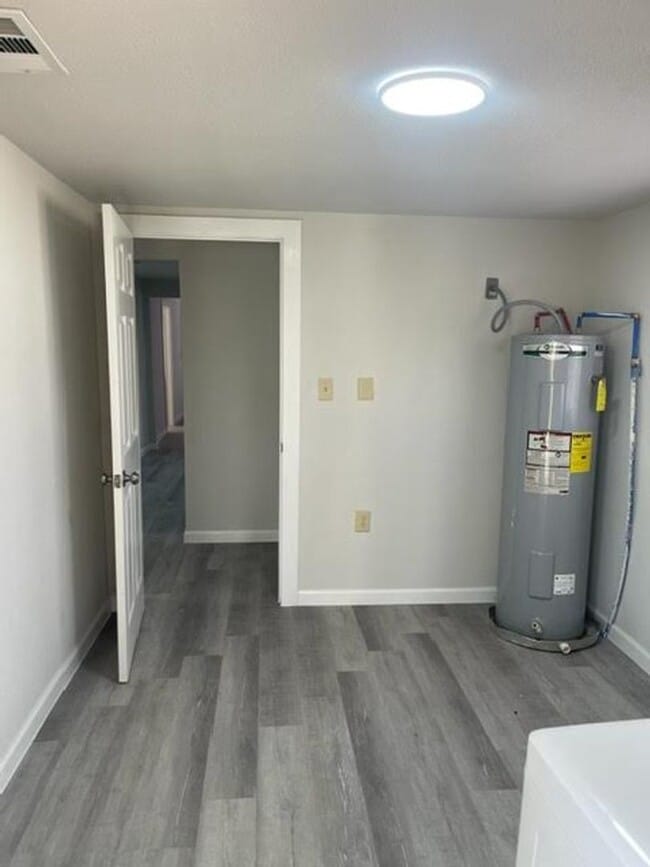 Building Photo - 3/1 in West, TX