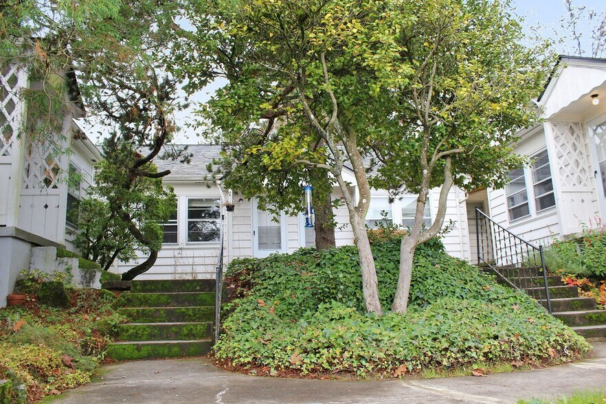 Building Photo - 3507 SW 11th Ave