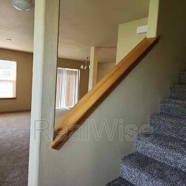 Building Photo - 2885 SW Indian Cir