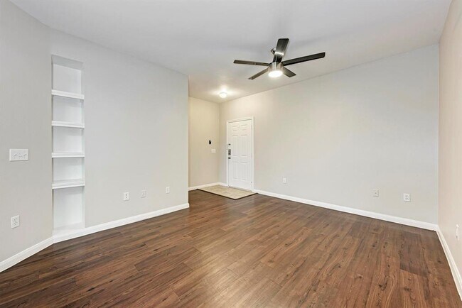 Building Photo - 2320 Gracy Farms Ln