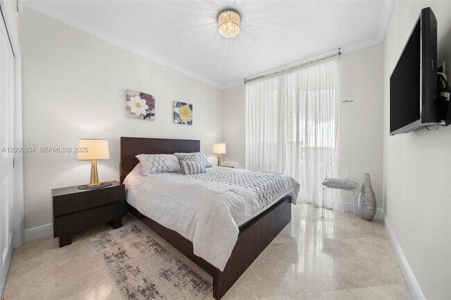 Building Photo - 17875 Collins Ave