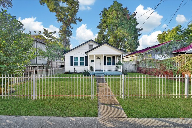 Building Photo - 1132 E 28th St