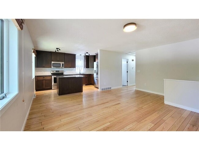 Building Photo - 512 Nelson Ct
