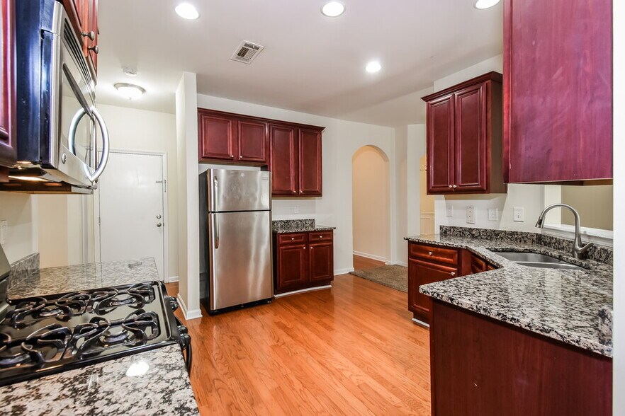 Building Photo - 4740 Hopewell Manor Dr