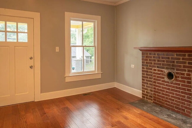 Building Photo - 1 bedroom, 1 full bath near downtown Walhalla