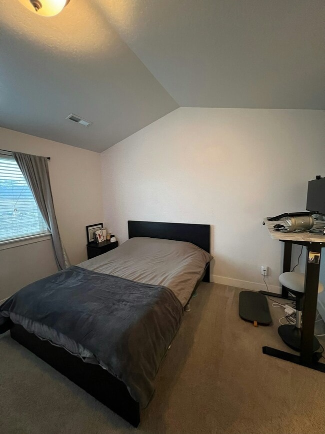 Building Photo - 192 W Silver Springs Dr