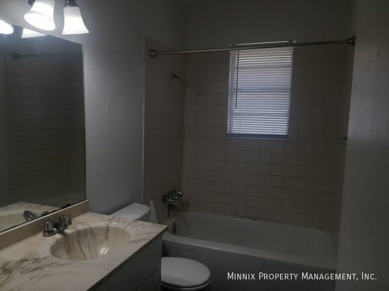 Building Photo - 1411 Yonkers St