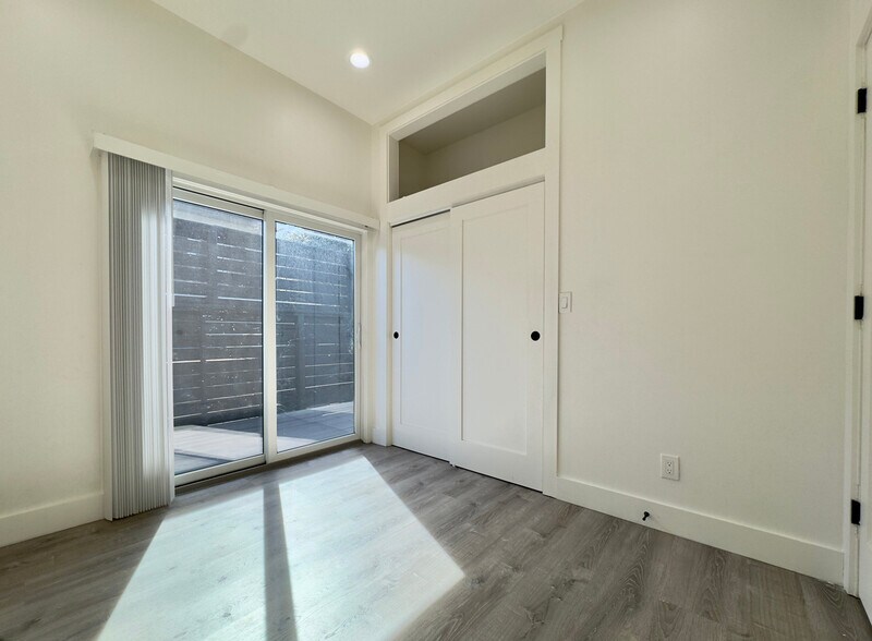 Building Photo - 1038 62nd St