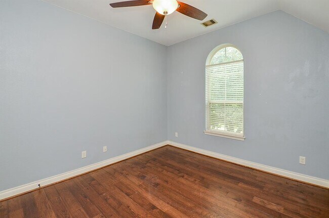 Building Photo - 28722 Maple Red Dr