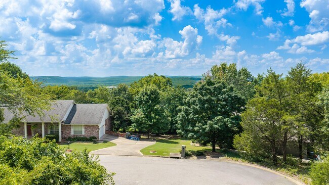 Building Photo - 1124 Heath Dr