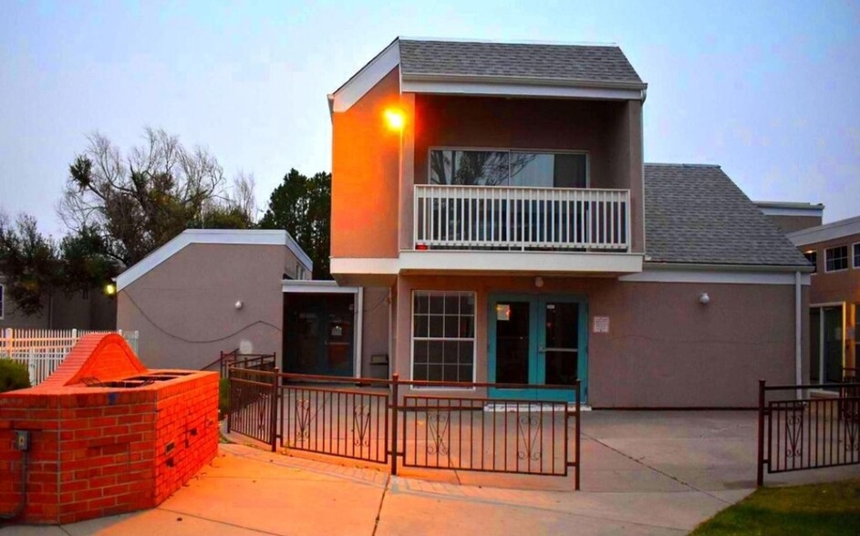 Clubhouse - 3455 Rebecca Ln