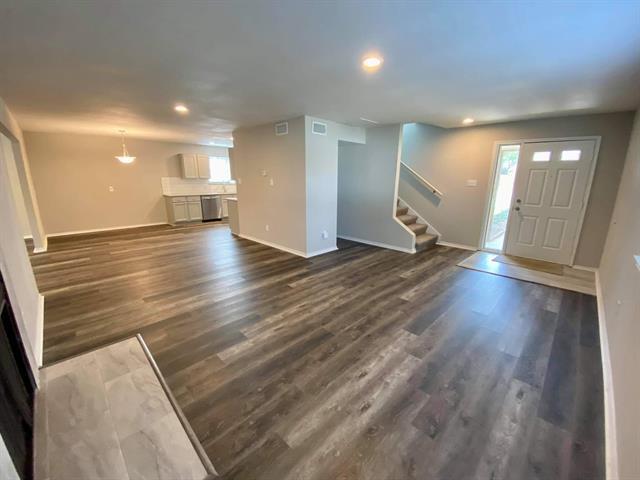 Building Photo - 6205 Fernwood Dr