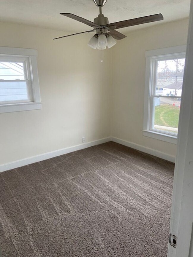 Building Photo - 3 Bedroom, 2 Bath w/Full Finished Basement and Lots of Charm