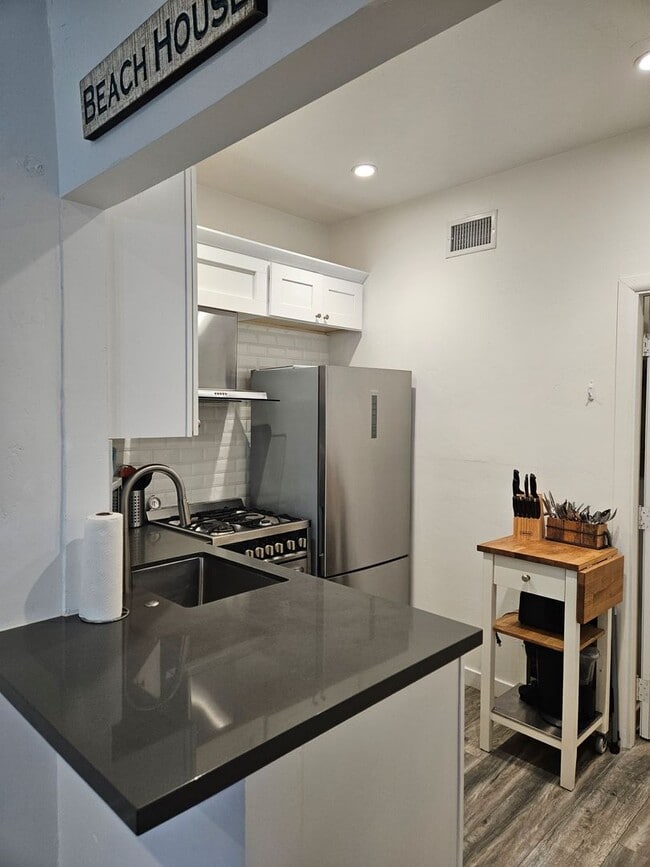 Building Photo - 540 Orange Ave