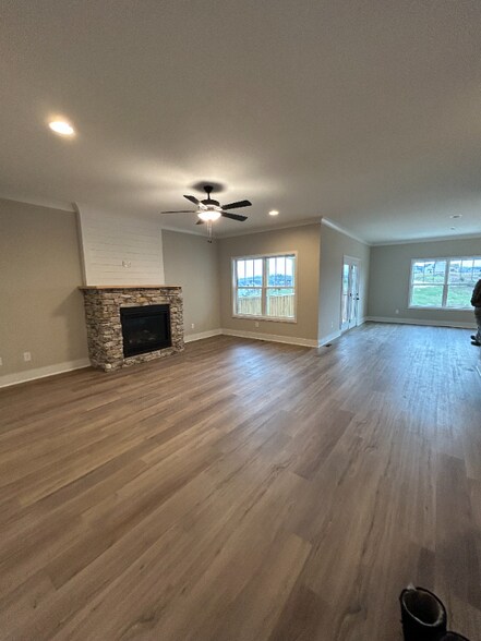 Building Photo - 122 Roseberry St