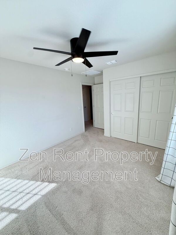 Building Photo - 32209 Daylight Dr