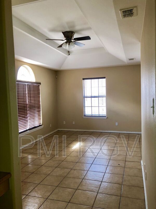 Building Photo - 703 La Mancha Dr