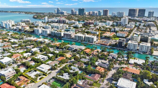 Building Photo - 1261 NE 98th St