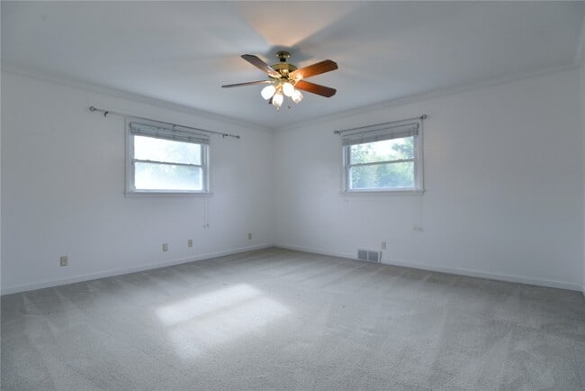 Building Photo - 2235 N Ballas Rd